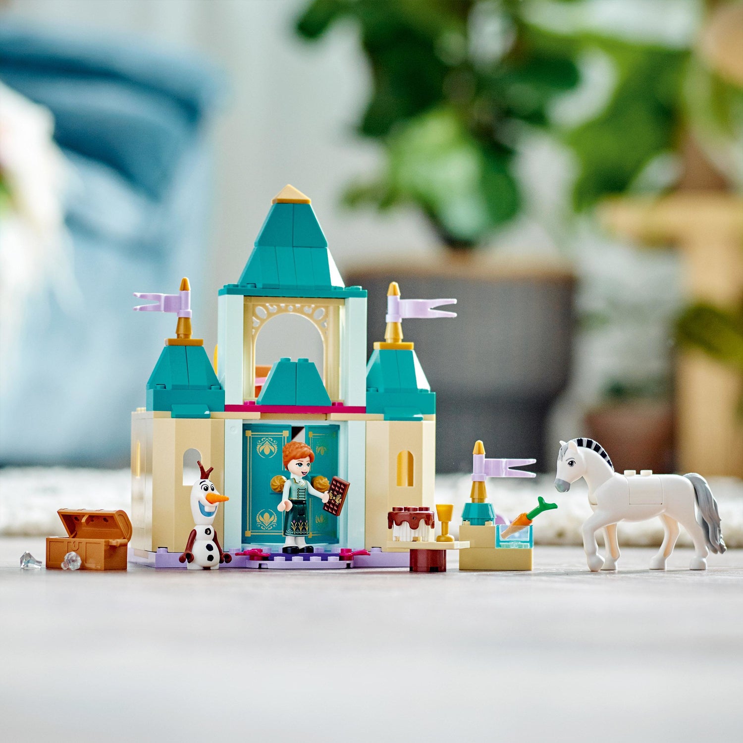 LEGO® Disney Princess Disney Anna and Olaf&#39;s Castle Fun Set