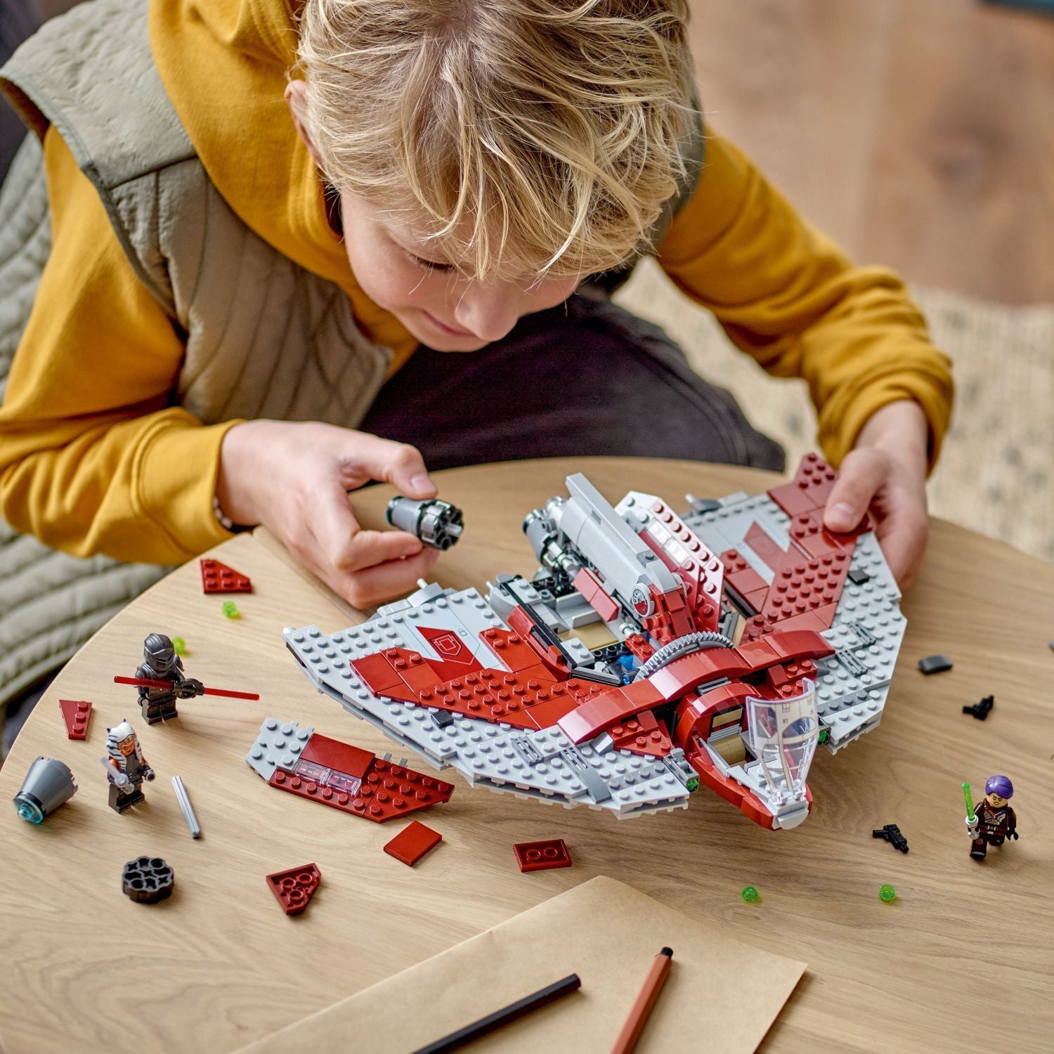 LEGO® Star Wars: Ahsoka Tano&#39;s T-6 Jedi Shuttle